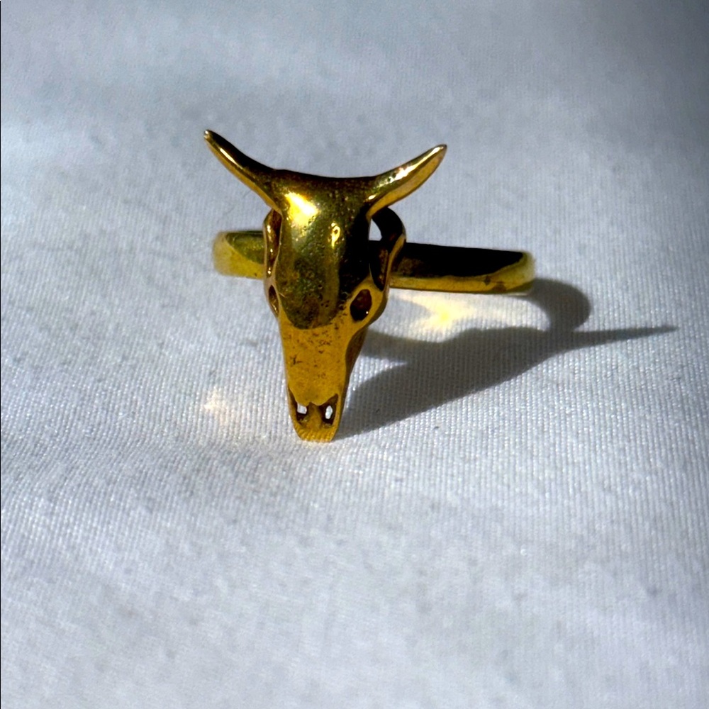 Gold Bull Skull Ring. Sz 8 - Picture 1 of 3
